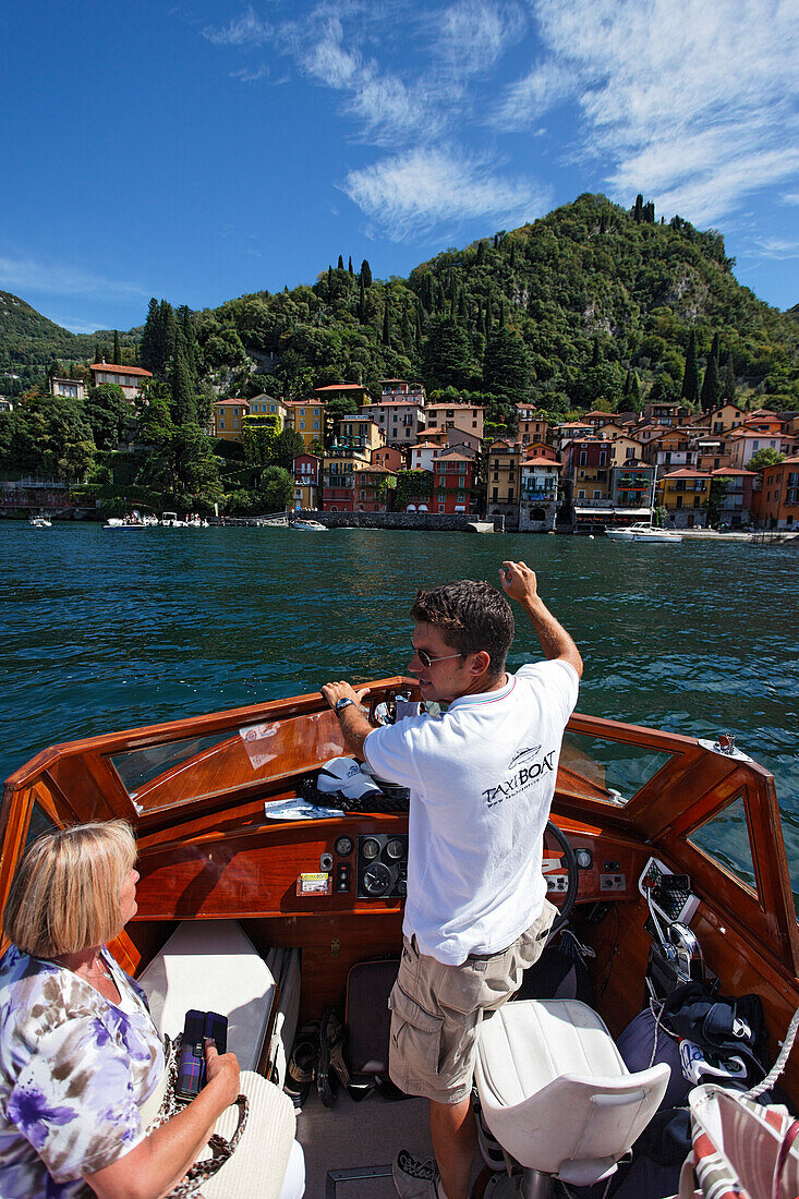 Man pointing, excursion boat, Bellagio, Lake Como, Lombardy, Italy