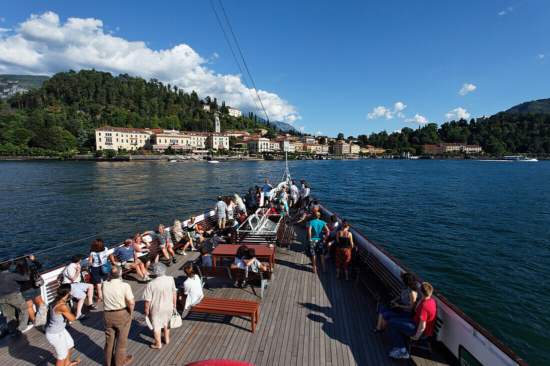 Touristen, Schaufelraddampfer, Bellagio, Comer See, Lombardei, Italien