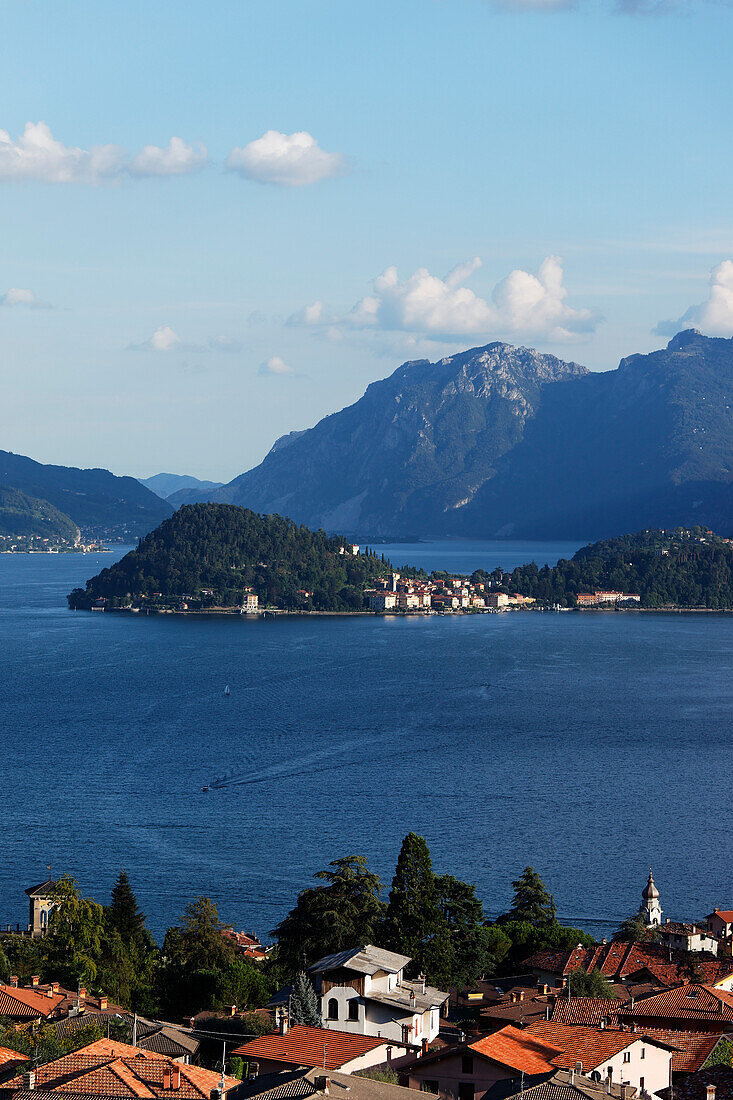 Menaggio, Blick auf Bellagio, Comer See, Lombardei, Italien