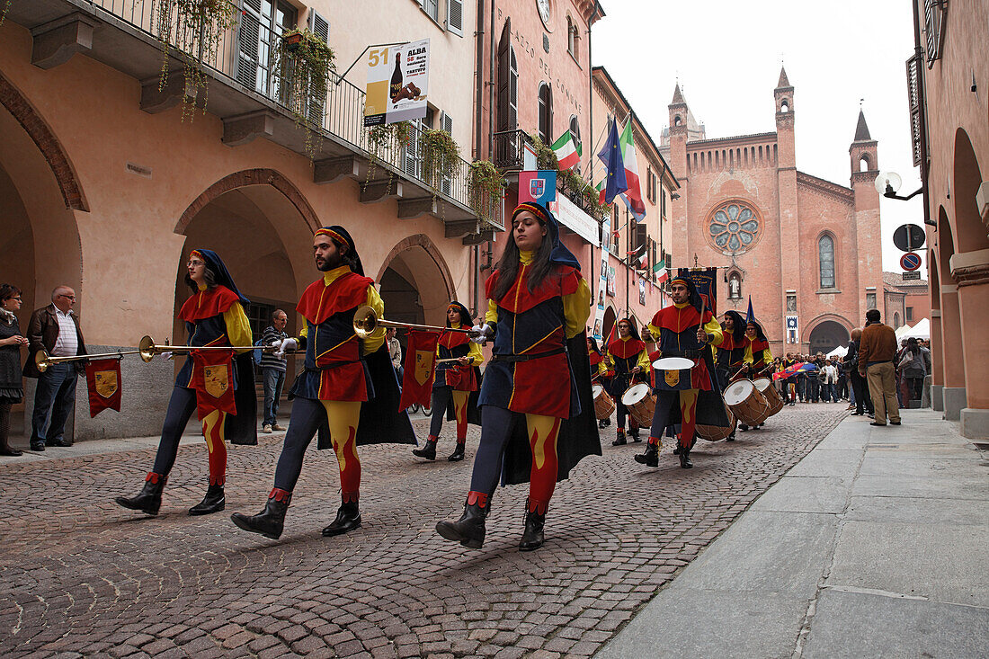 Procession in traditional costumes, Palio, Alba, Langhe, Piedmont, Italy