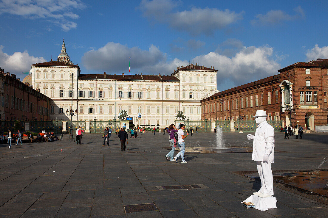 Künstler, Palazzo Reale, Piazza Castello, Turin, Piemont, Italien