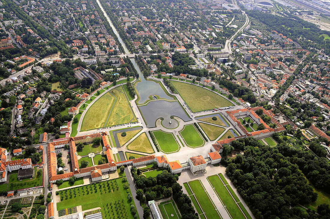 Luftaufnahme von Schloß Nymphenburg, München, Bayern, Deutschland, Europa