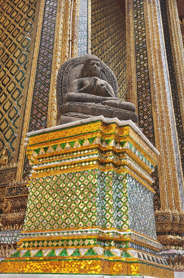 Bangkok (Thailand): a Buddha's statue at the Wat Phra Kaew