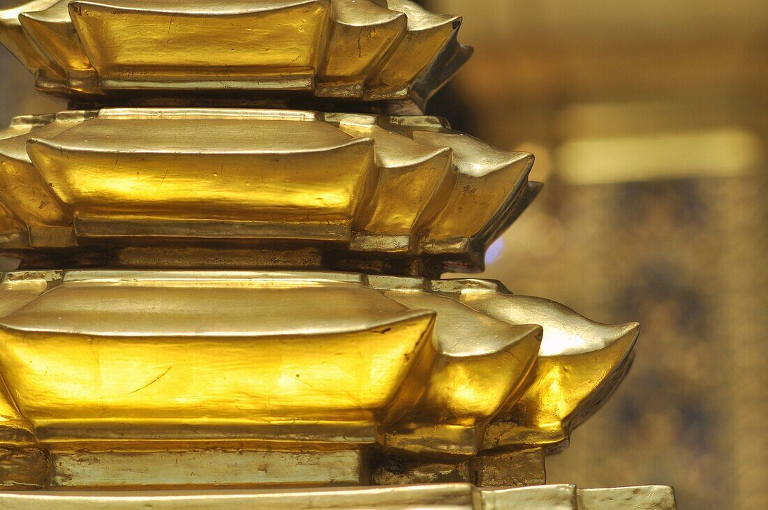 Bangkok (Thailand): golden decorations the Wat Phra Kaew