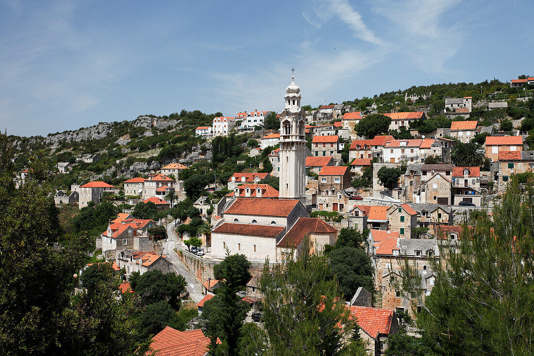 Stadtansicht mit Kirche, Milna, Brac, Split-Dalmatien, Kroatien