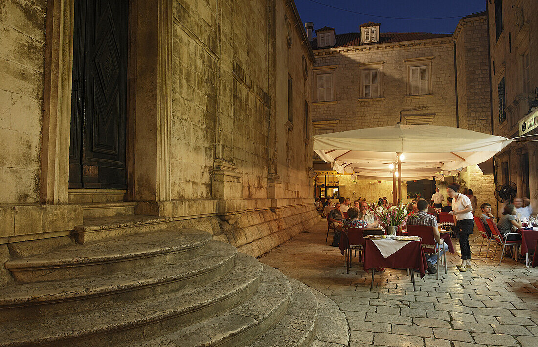 Straßencafe an der St.-Blasius-Kirche, Sv. Vlaha, am Abend, Luza Platz, Dubrovnik, Dubrovnik-Neretva, Dalmatien, Kroatien