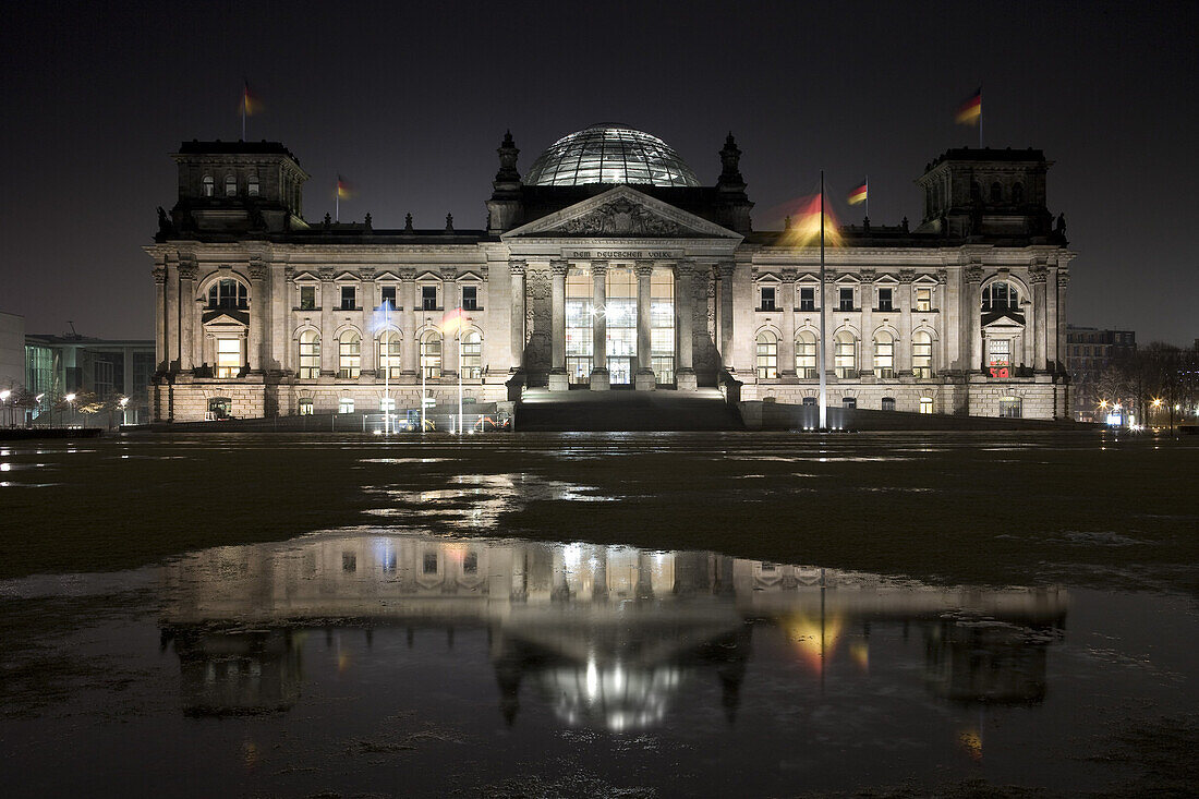 Platz der Republic with the Reichstag building in the background, Berlin, Germany, Europe