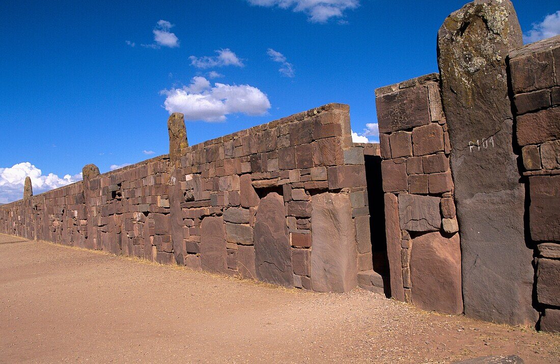 Exterior wall of the Temple of Kalasasaya at Tihuanaku, UNESCO World Heritage Site, La Paz, Bolivia, South America