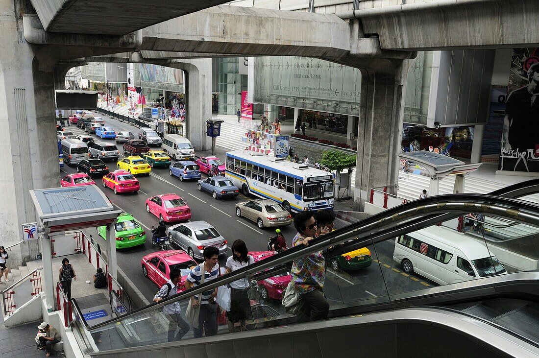 Street Scene with Escalator up to Siam BTS Skytrain station, Bangkok, Thailand, Asia