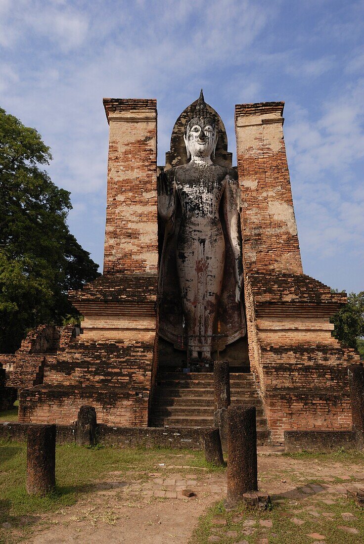 Buddha Statue, Wat Mahathat, Sukhothai Historical Park, Thailand