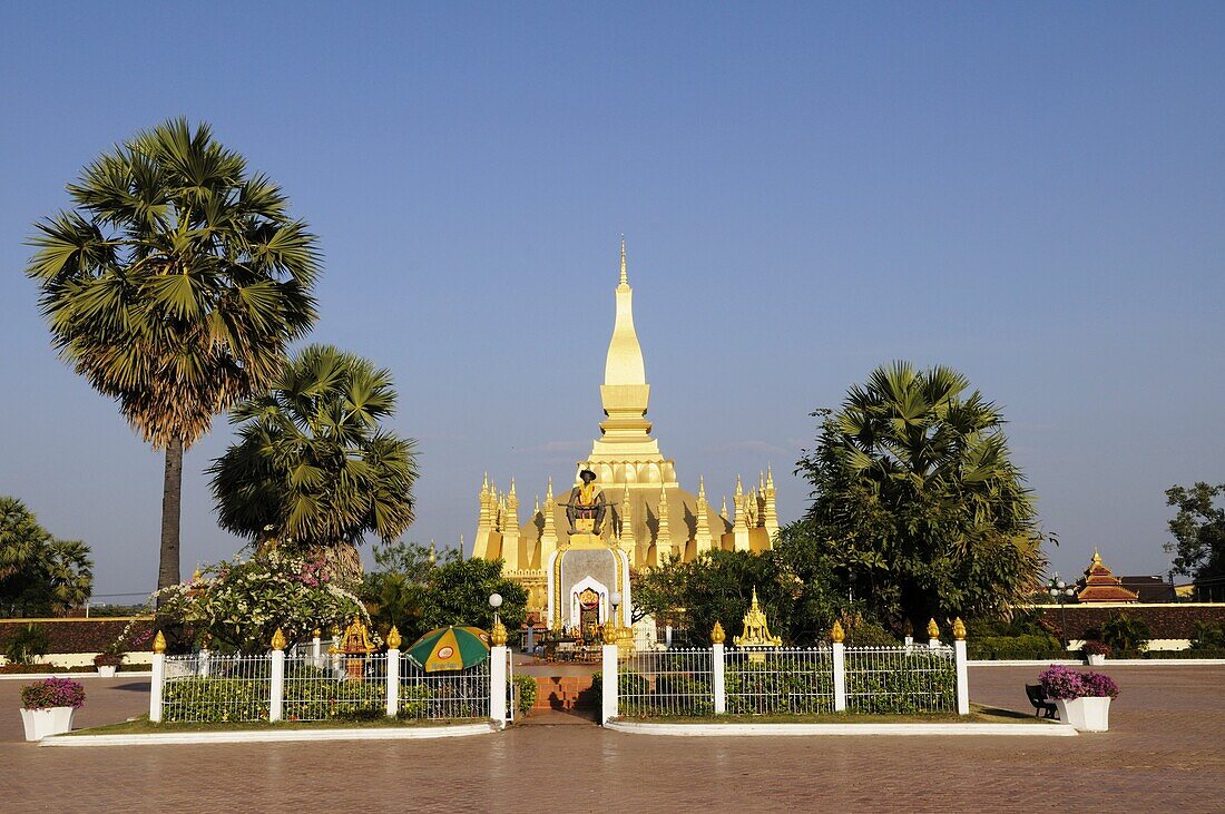 Pha That Luang and Statue of King Setthathirit, Vientiane, Laos, Southeast Asia