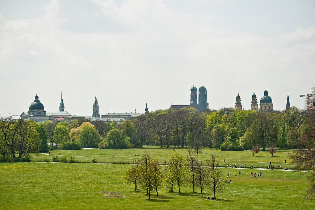 Blick auf München vom Englischen Garten, München, Oberbayern, Bayern, Deutschland