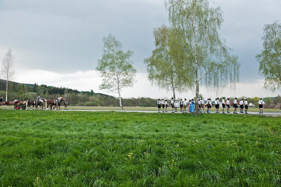 Chapel, Maypole celebration, Sindelsdorf, Weilheim-Schongau, Bavarian Oberland, Upper Bavaria, Bavaria, Germany