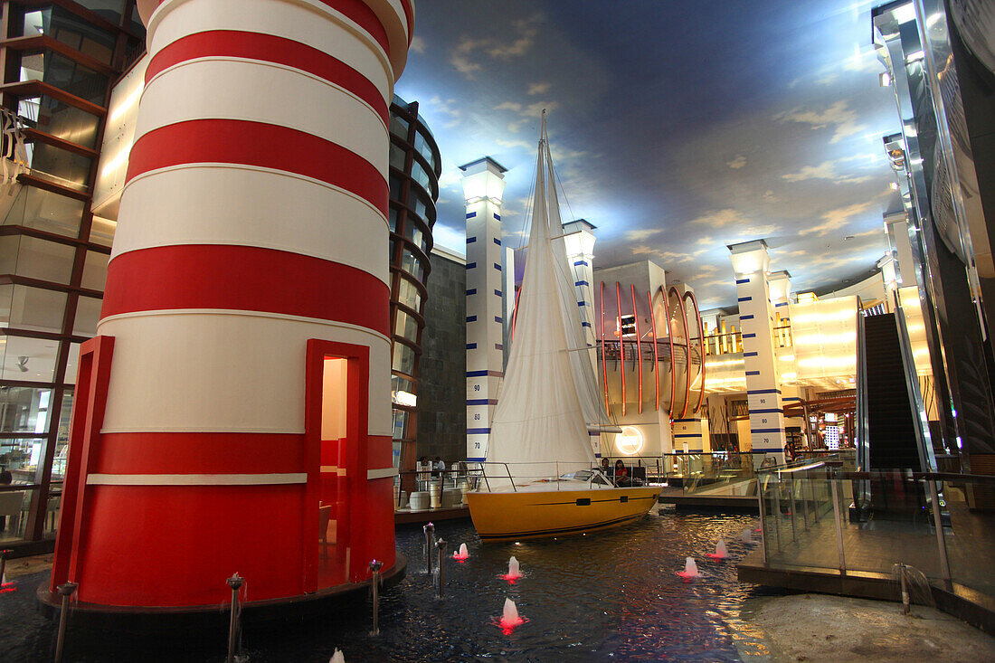 Spielplatz im Einkaufszentrum Pacific Place, Jakarta, Indonesien, Asien