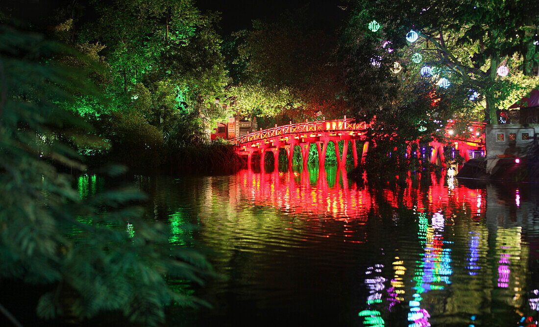 The Huc Bridge over Hoan Kiem Lake by night, Hanoi, Vietnam, Asia