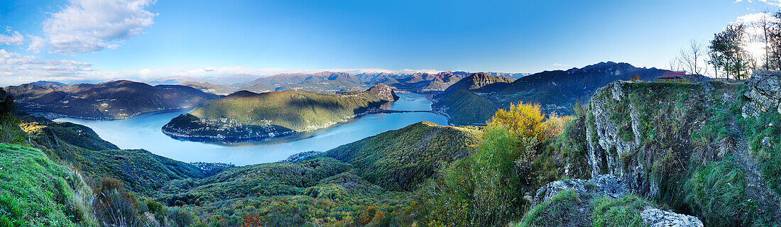 Panorama von Luganer See mit Tessiner Alpen, Luganer See, Blick vom Monte San Giorgio, UNESCO Welterbe Monte San Giorgio, Tessin, Schweiz, Europa