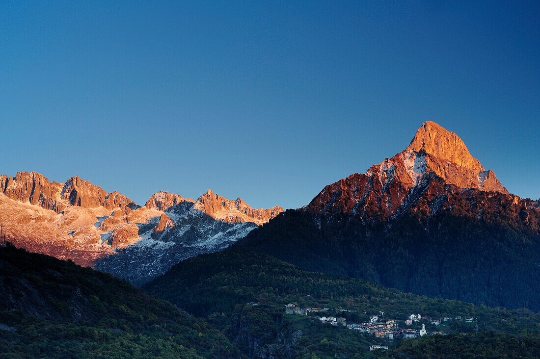 Piz Badile in alpenglow, Val Camonica, UNESCO World Heritage Site Val Camonica, Lombardy, Italy, Europe