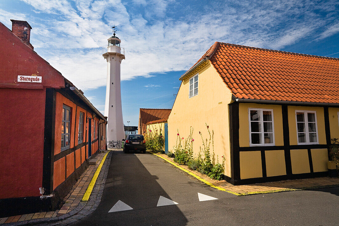Fachwerkhäuser und Leuchtturm in Roenne, Ronne, Bornholm, Dänemark, Europa