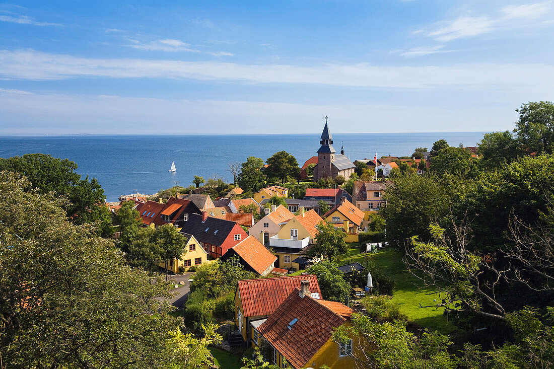 Blick über Gudhjem zur Ostsee, Gudhjem, Bornholm, Dänemark