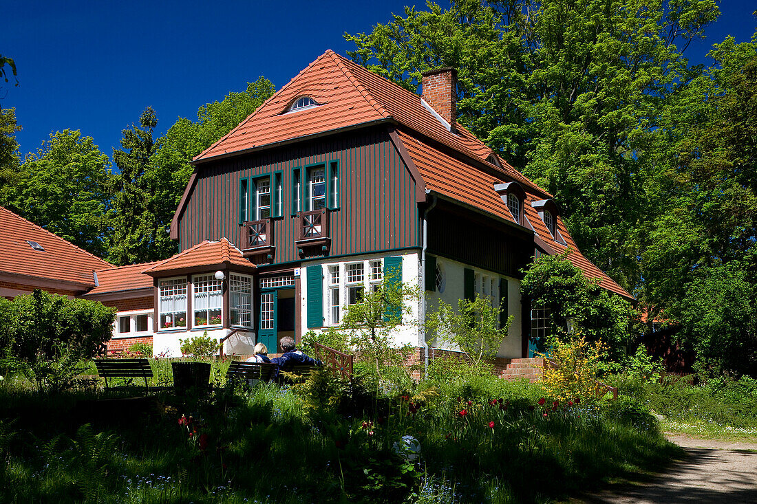 Gerhart-Hauptmann-Haus im Sonnenlicht, Haus Seedorn, Kloster, Insel Hiddensee, Mecklenburg-Vorpommern, Deutschland, Europa
