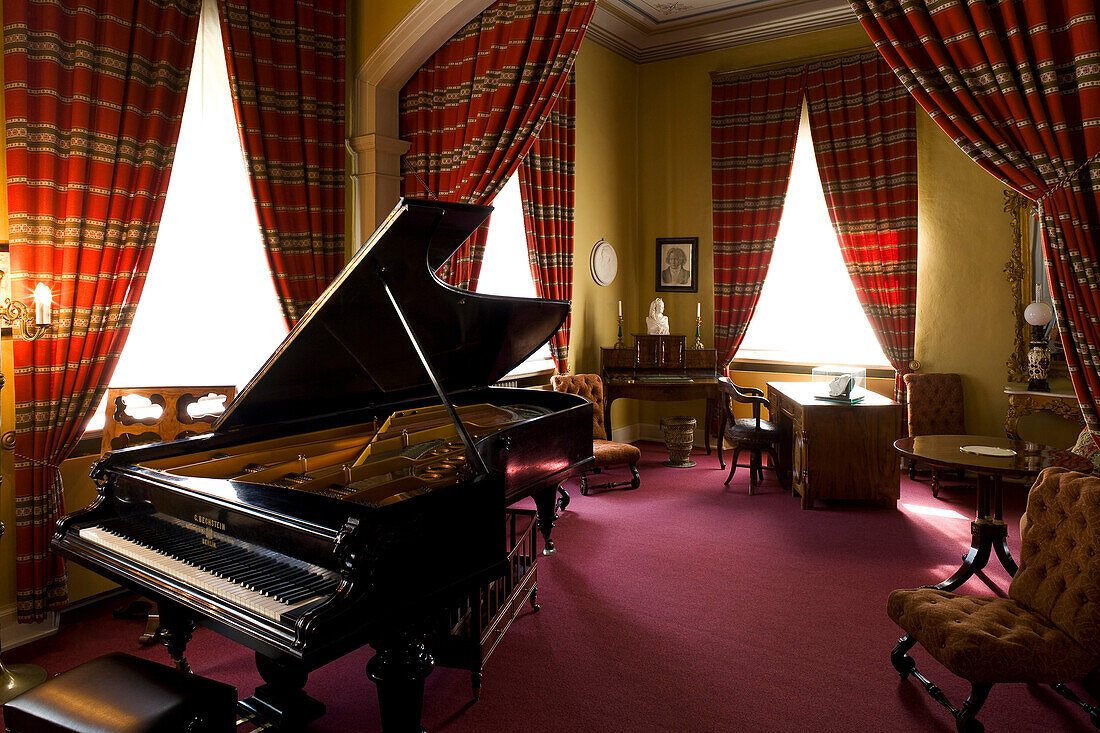 Musikzimmer im Liszt-Haus, heute als Museum genutzt, das frühere Wohnhaus des Komponisten und Pianisten Franz Liszt, Weimar, Thüringen, Deutschland, Europa