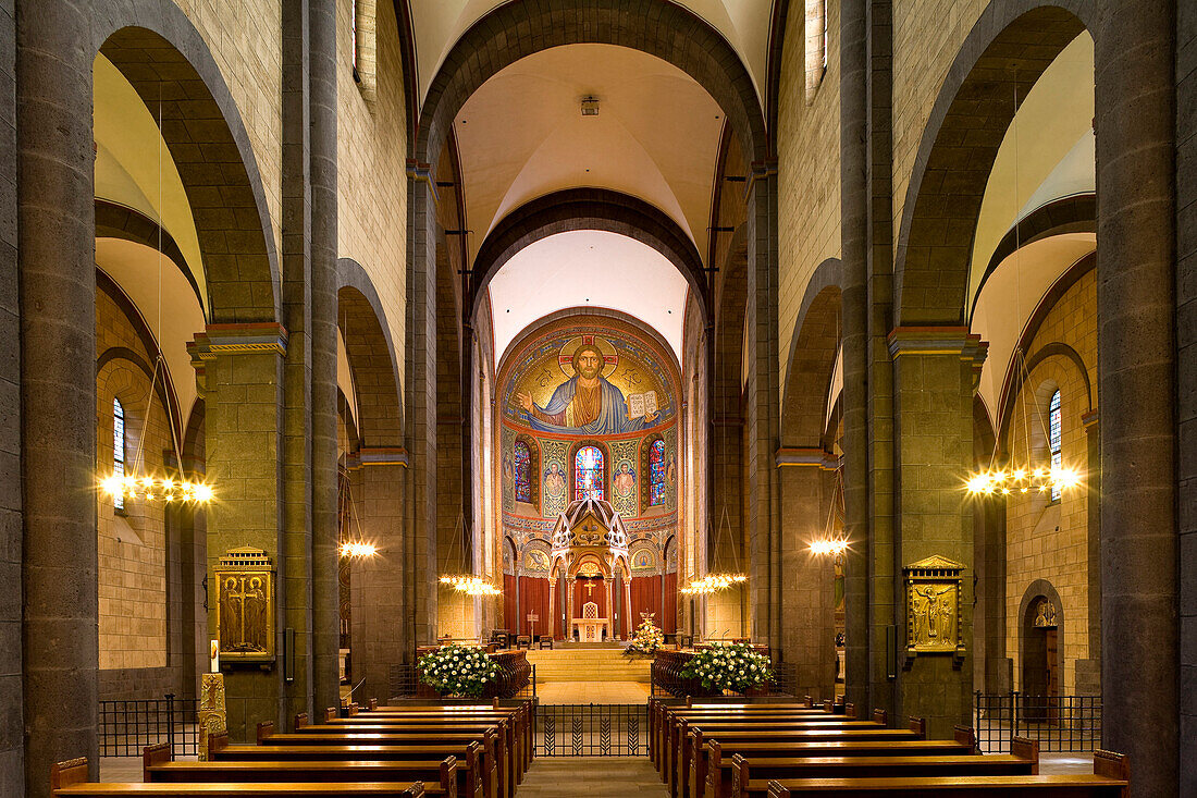 Innenansicht des Benediktinerklosters Maria Laach, Eifel, Rheinland-Pfalz, Deutschland, Europa