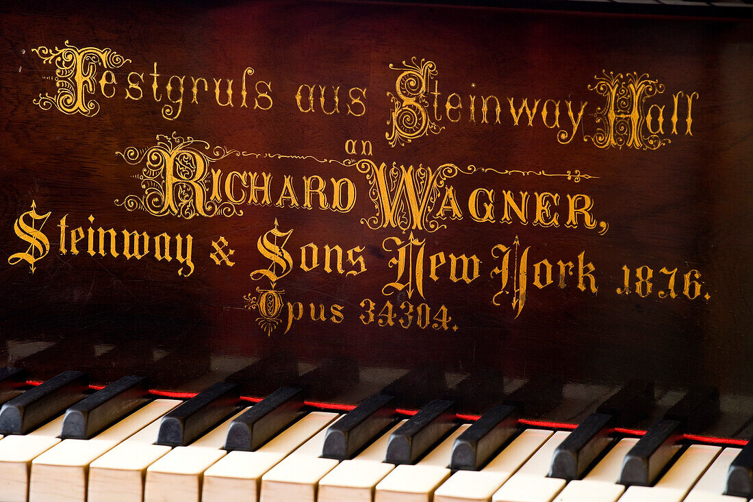 Detail des Flügels, Klavier im Salon von Haus Wahnfried, das ehemalige Wohnhaus Richard Wagners (1813–1883), Bayreuth, Bayern, Deutschland, Europa