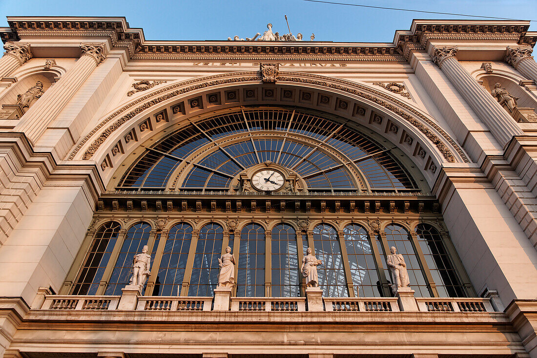 Budapest Keleti pályaudvar railway station, Baross tér, Pest, Budapest, Hungary