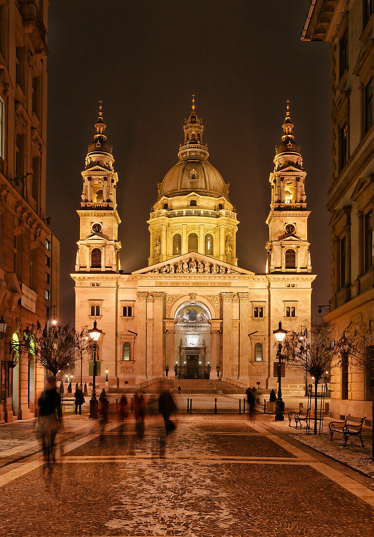 St. Stephans-Basilika am Abend, St.-Stephans-Platz, Budapest, Ungarn