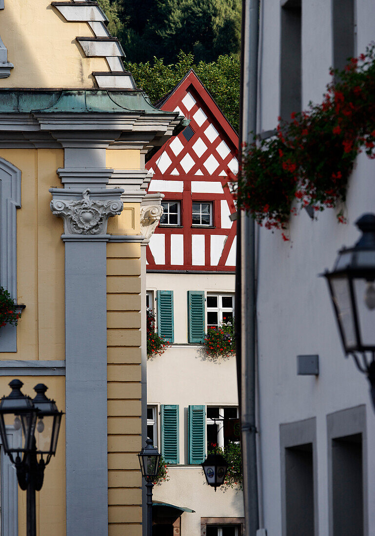Straße im Kulmbach mit einem Fachwerkhaus im Hintergrund , Kulmbach, Oberfranken, Franken, Bayern, Deutschland