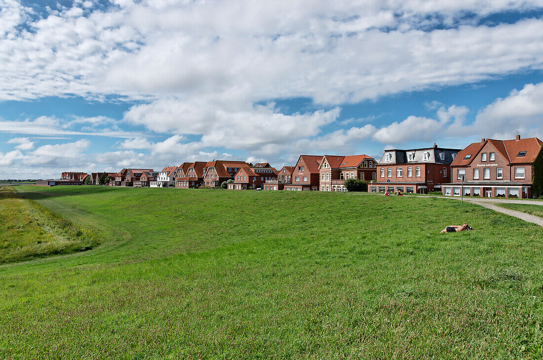 Deichhäuser auf der Wattseite, Billstrasse, Nordseeinsel Juist, Ostfriesland, Niedersachsen, Deutschland