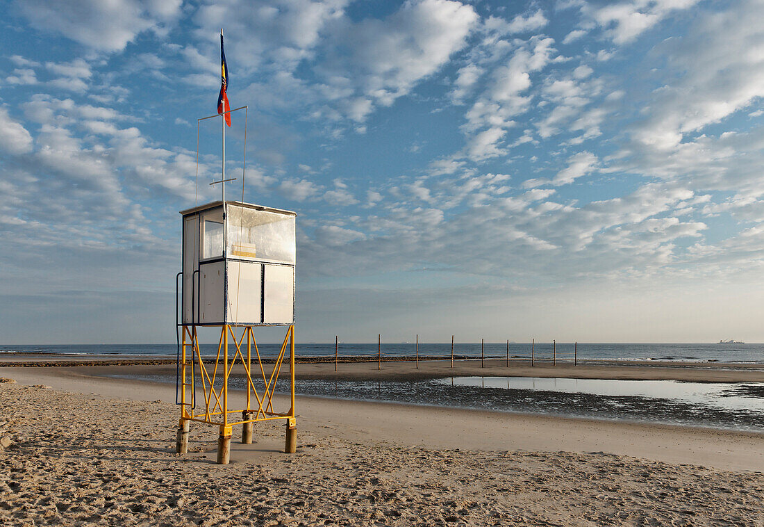 Lifeguard tower on the beach, North Sea Medicinal Bath Wangerooge, East Frisia, Lower Saxony, Germany