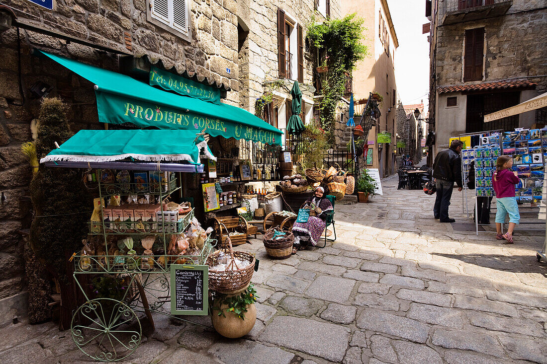Laden mit traditionellen lokalen Produkten, Place du Maggiu, Altstadt von Sartene, Korsika, Frankreich, Europa
