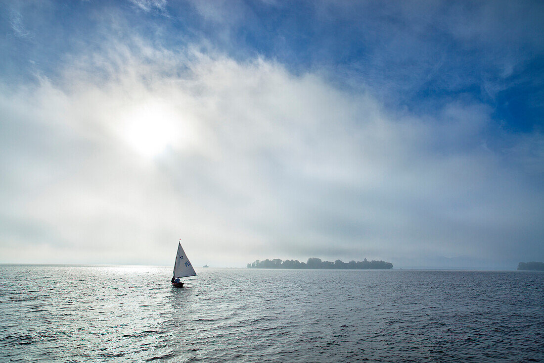 Morning mood in Gstadt with a view on Fraueninsel, Chiemsee, Chiemgau, Upper Bavaria, Bavaria, Germany