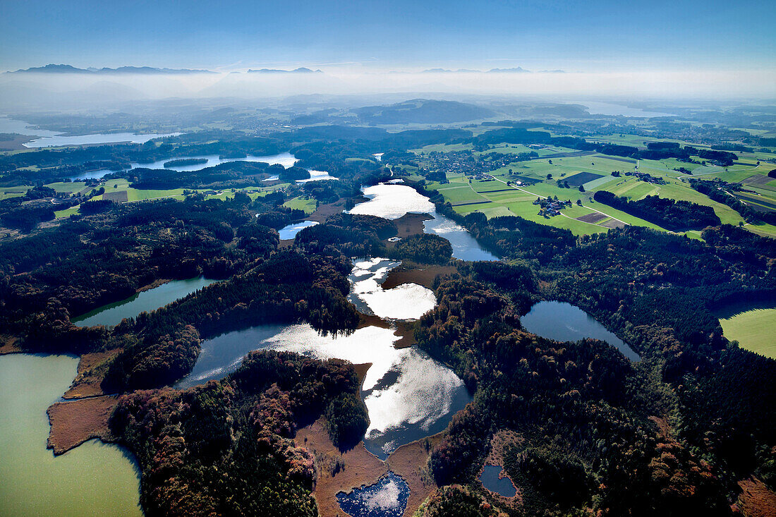 Luftbildaufnahme der Eggstätter Seenplatte, Eggestätter Seen, Naturschutz Gebiet, Chiemgau, Oberbayern, Bayern, Deutschland