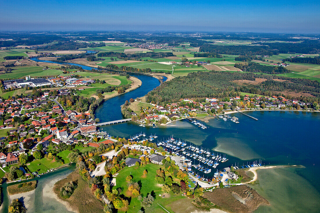 Luftbildaufnahme von Seebruck mit dem Fluß Alz, Seon-Seebruck, Chiemsee, Chiemgau, Oberbayern, Bayern, Deutschland