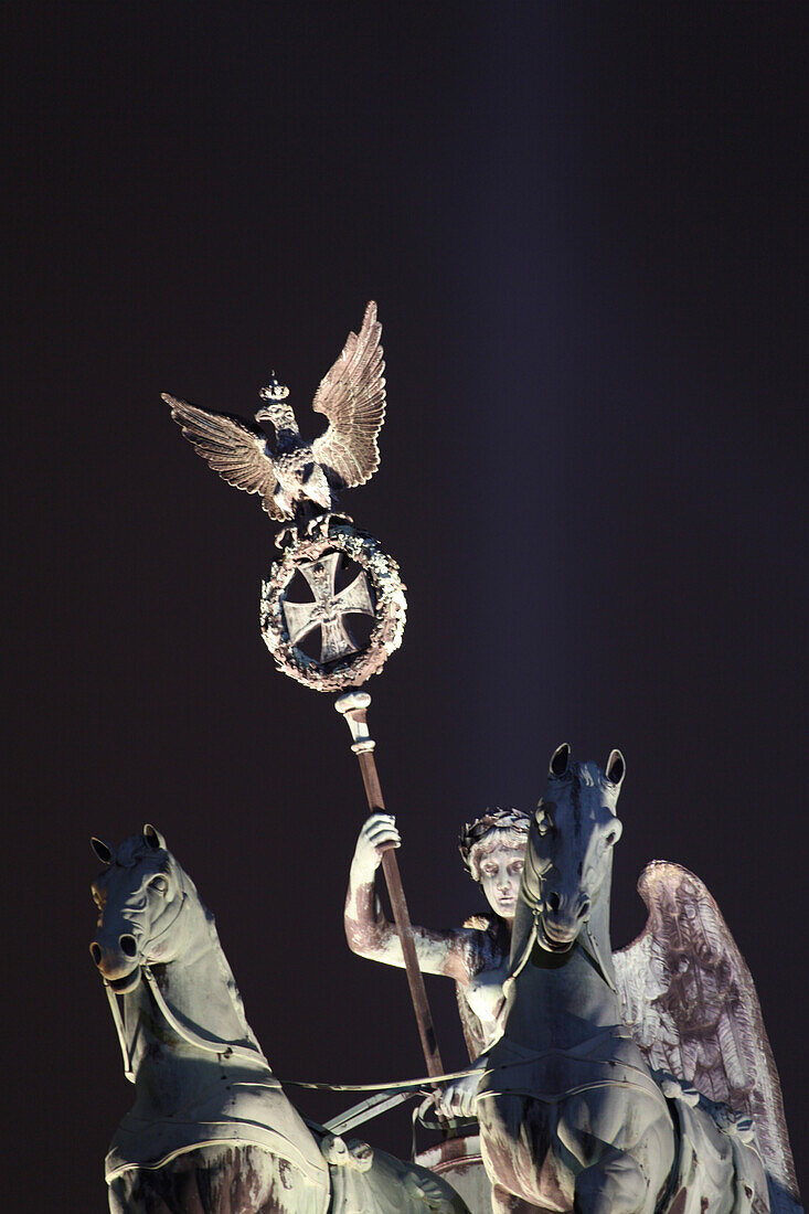 Quadriga und Brandenburger Tor an Silvester, Berlin, Deutschland, Europa