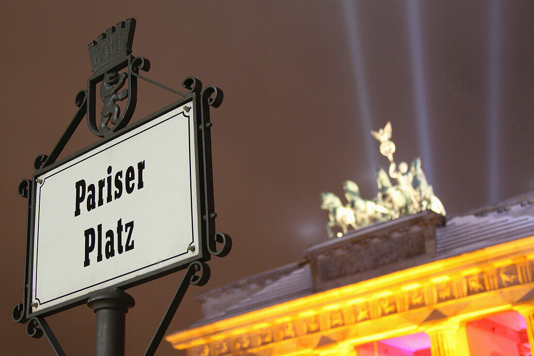 Brandenburger Tor bei Nacht, Pariser Platz, Berlin, Deutschland