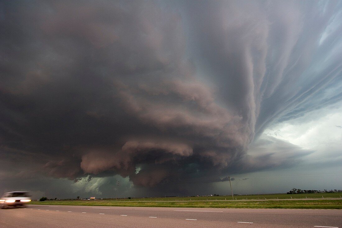 Tornadic supercell just east of Kearney, Nebraska, May 29, 2008 Shot from exit of interstate 80