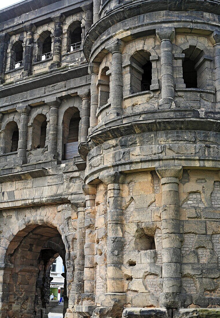 Roman city gate Porta Nigra 180 AD, UNESCO World Heritage Site, Trier, Rhineland-Palatinate, Germany