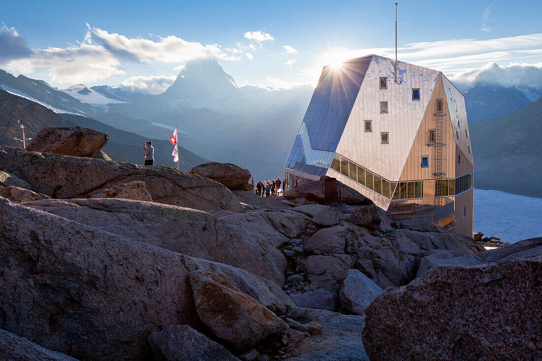 Neue Monte-Rosa-Hütte, Matterhorn im Hintergrund, Zermatt, Kanton Wallis, Schweiz, Klimahörpfad von myclimate