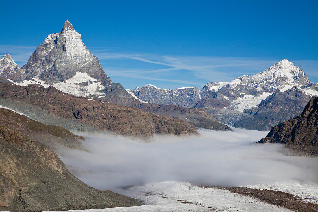 Blick über Gornergletscher im Nebelmeer zum Matterhorn, Zermatt, Kanton Wallis, Schweiz, Klimahörpfad von myclimate