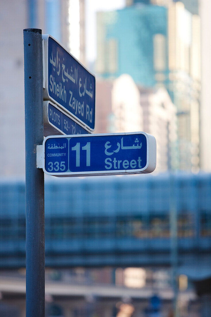 Zweisprachige Straßennamen-Schilder, Dubai-Stadt, Dubai, Vereinigte Arabische Emirate (VAE)