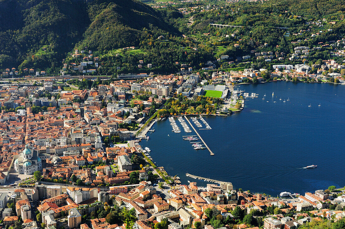 Blick auf die Stadt Como und Comer See, Como, Lombardei, Italien, Europa