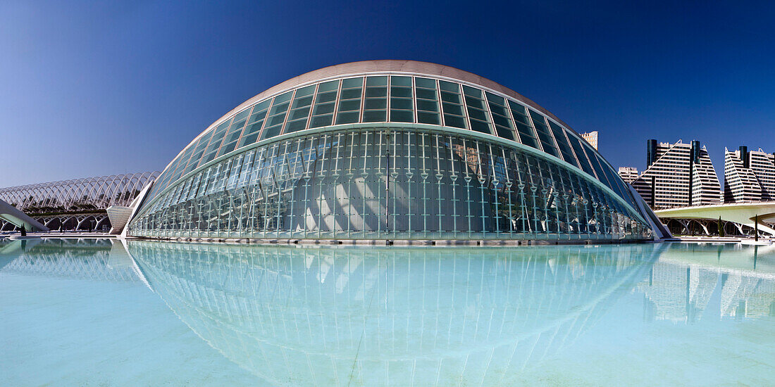Hemisfèric,  IMAX-3D-Kino, Planetarium und Laserium ist als sich öffnendes und schließendes Auge konstruiert worden und Palau de les Arts, Stadt der Künste und der Wissenschaften, Cuidad de las Artes y las Ciencias, Santiago Calatrava (architect), Valenci