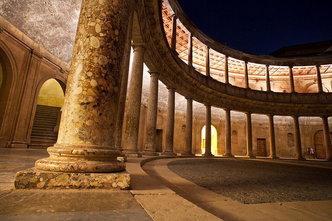 Museo de la Alhambra und Museo de Bellas Artes bei Nacht, Alhambra, Granada, Spanien