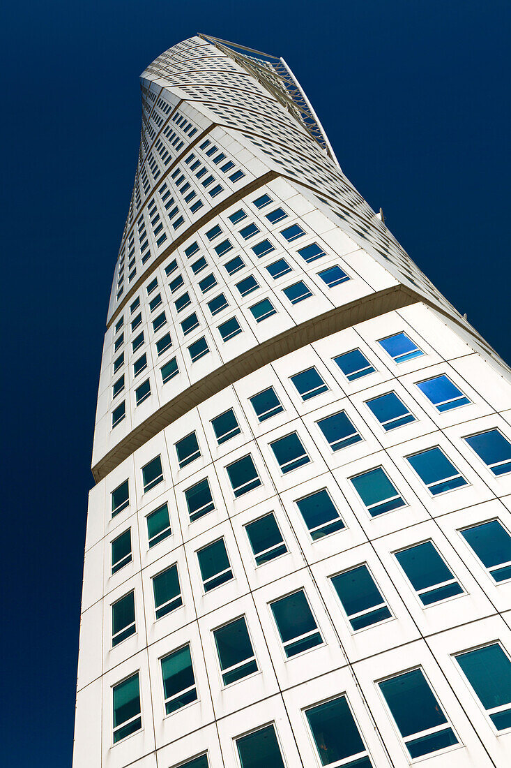 Turning Torso vom spanischen Architekten Santiago Calatrava, ein im Stil des Dekonstruktivismus erbautes Hochhaus, Malmö, Schweden