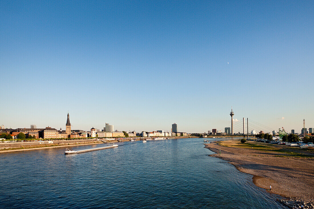 River Rhine and old town, Düsseldorf, Duesseldorf, North Rhine-Westphalia, Germany, Europe