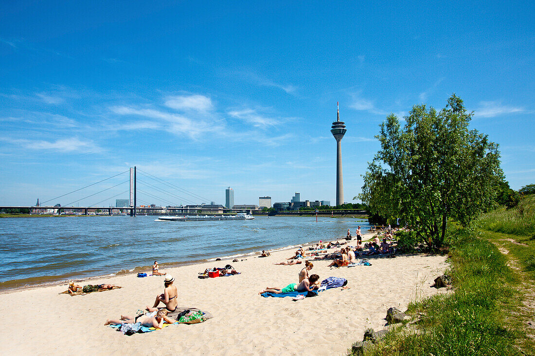 People on the beach at the river Rhine, Düsseldorf, Duesseldorf, North Rhine-Westphalia, Germany, Europe