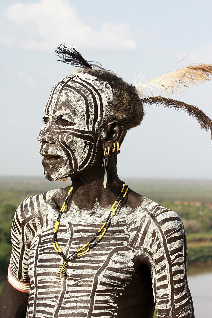 Africa, Ethiopia, Omo Valley, Karo tribesmen warrior